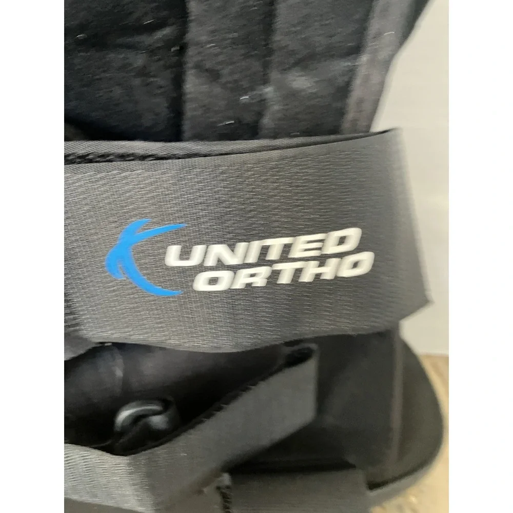 United Ortho Short Air Cam Walker Fracture Boot, Fits Left or Right, Small Black